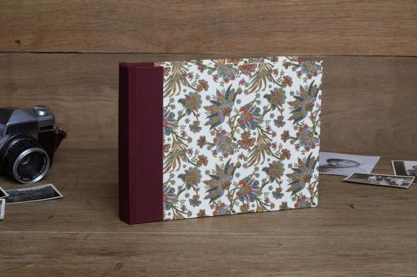 Glue-in photo album with burgundy linen spine